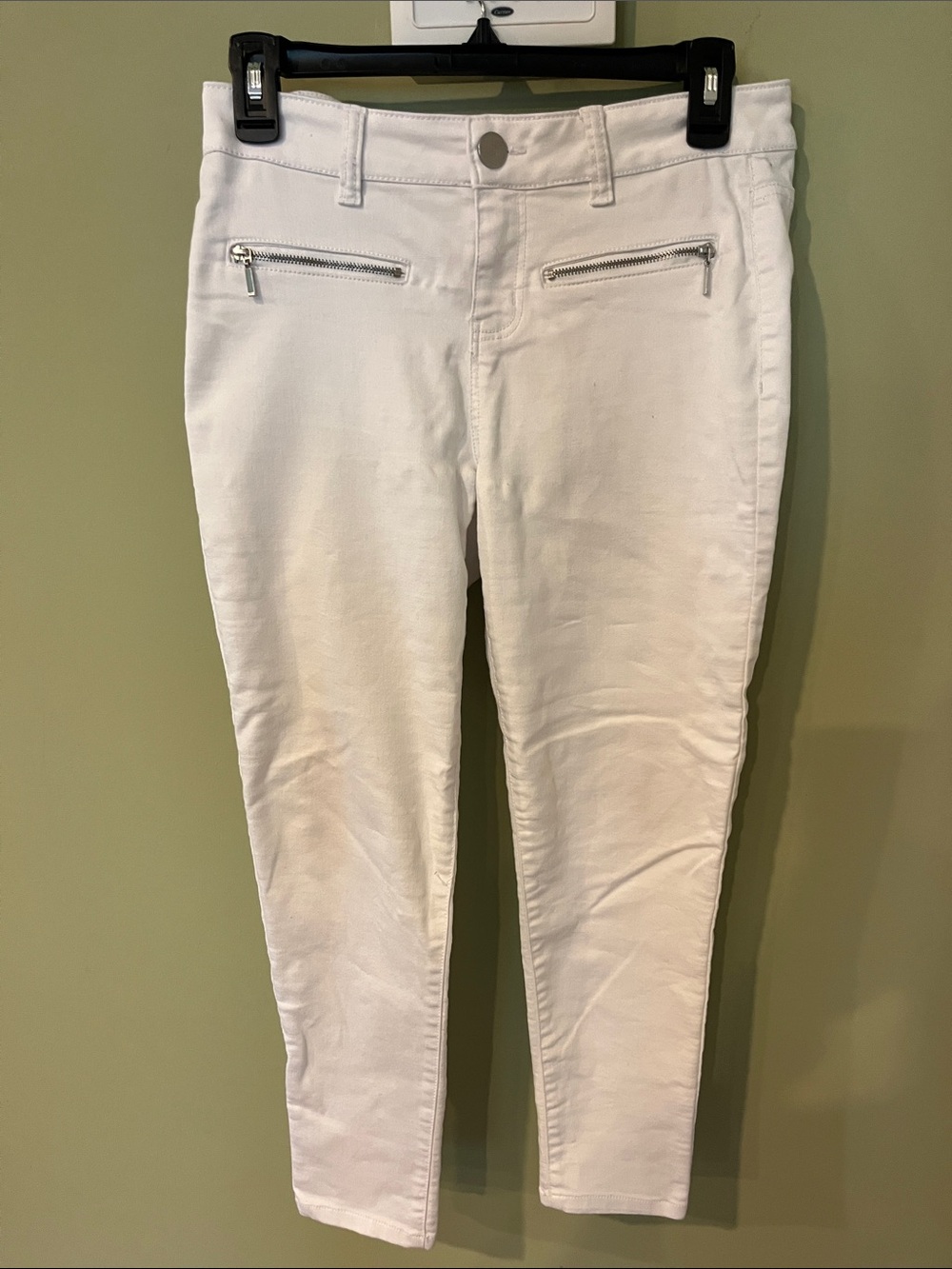 Love, Fire White Moto Zipper Jeans with Silver Dual Decorative Pockets. Size 7.